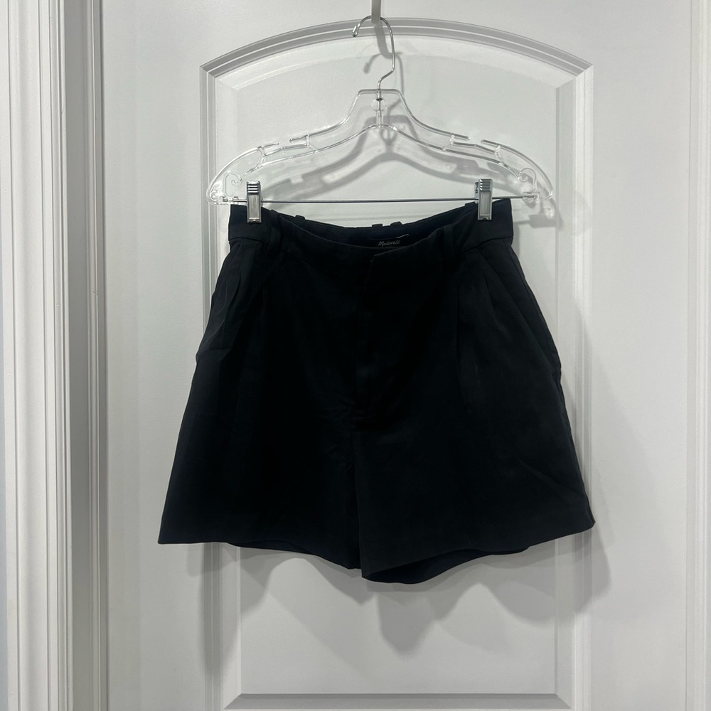 Madewell Harlow Shorts in Drapey Twill in the color True Black NWT